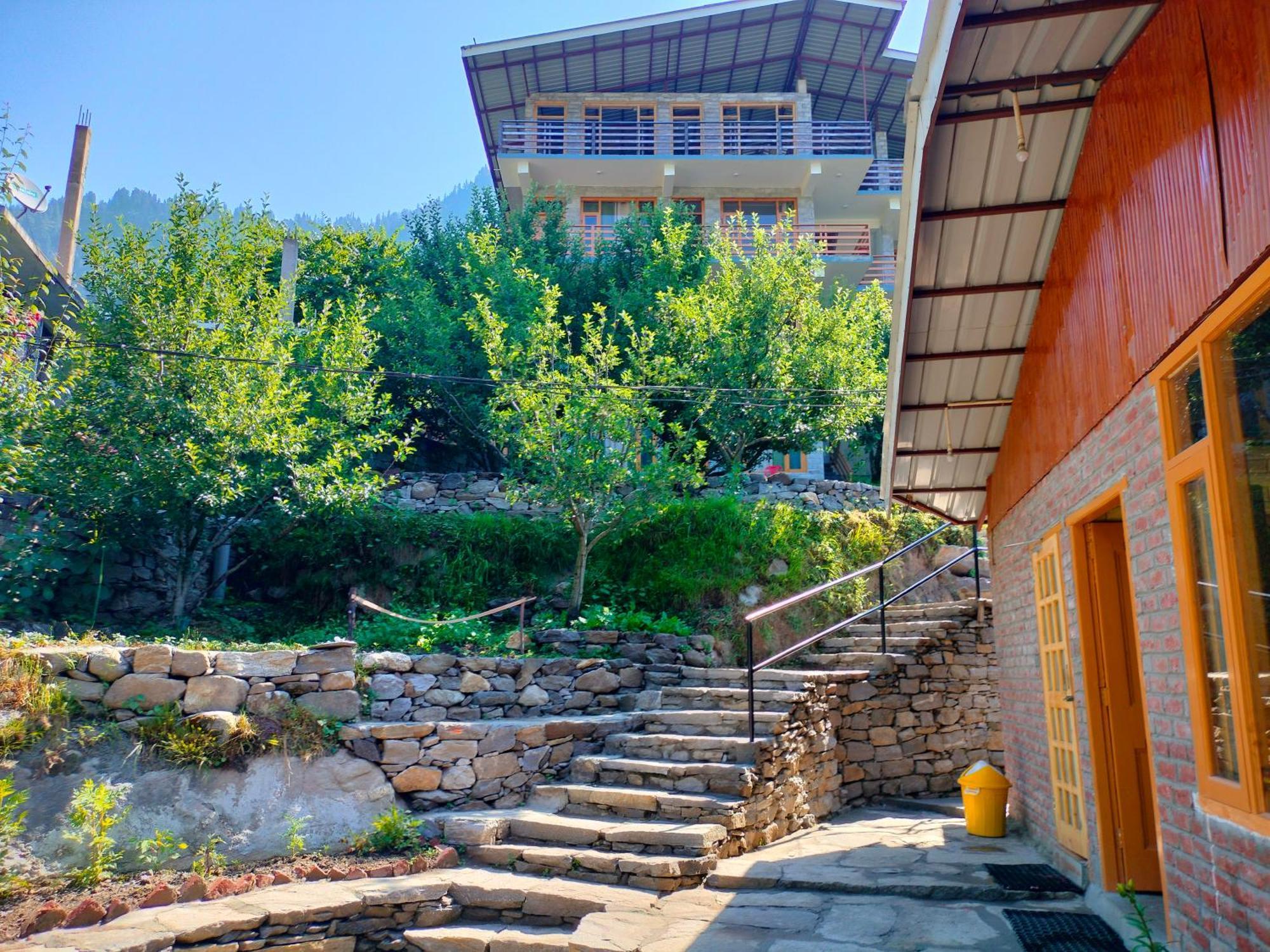 Lotus Retreat Villa - Manali (Himachal Pradesh) — Photos 1